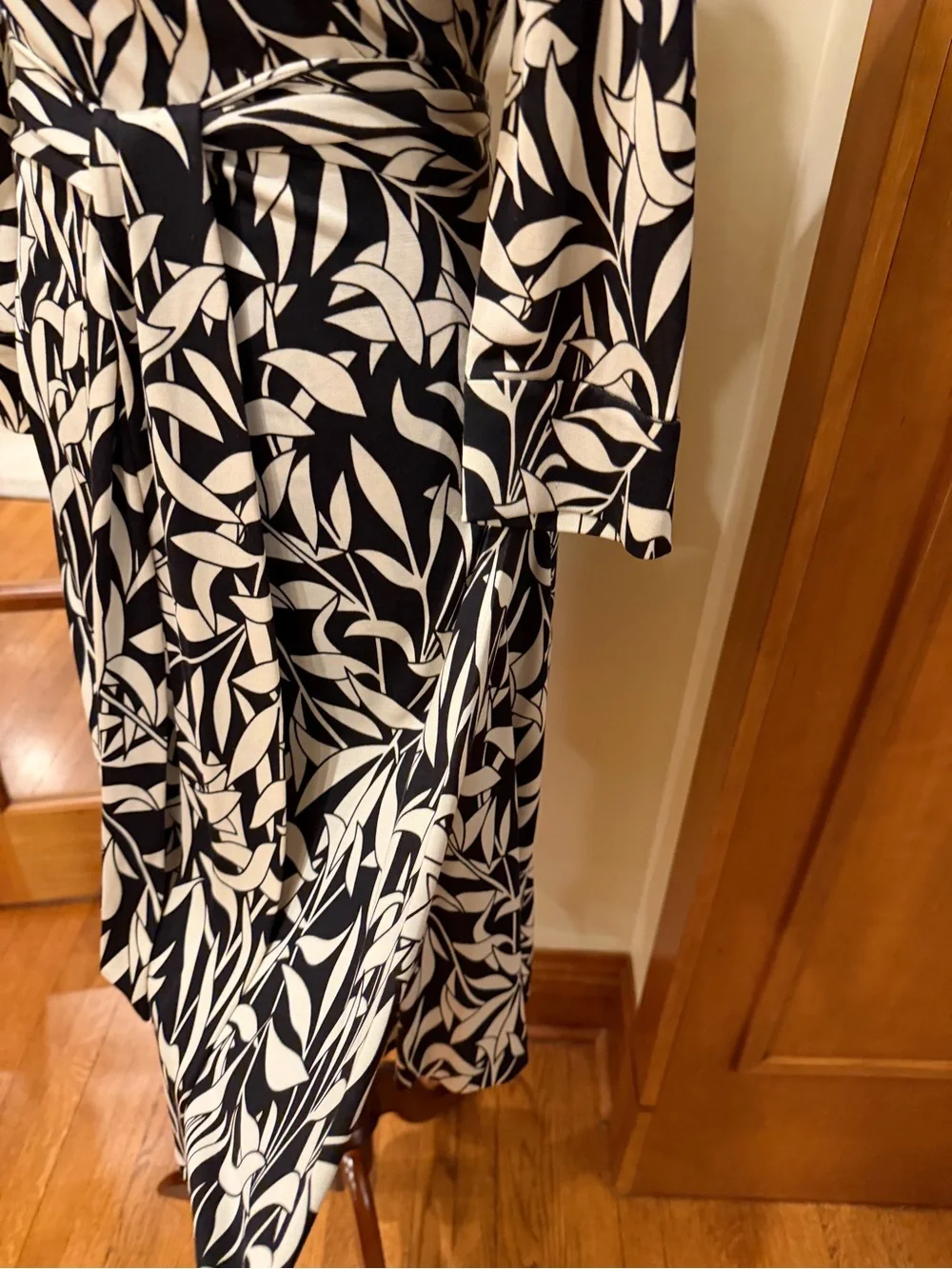 Diane Von Furstenberg Black and Cream Leaf-Print Silk Midi Wrap Dress - Picture 4 of 14